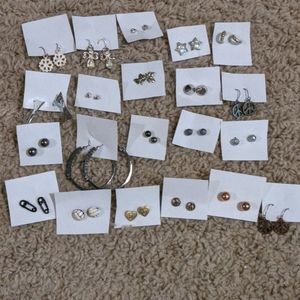 HUGE GOLD/SILVER/GUNMETAL EARRING LOT (21 PAIR)
